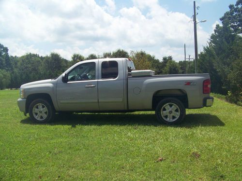 2009 chevrolet silverado 1500 ltz 4x4 z-71 fully loaded. 2 owners