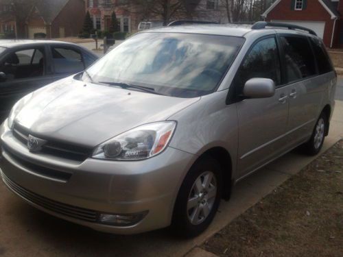 2005 toyota sienna xle ((no reserve))