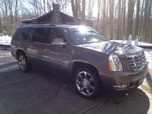 2011 cadillac escalade esv luxury,only 7400 miles! one owner! warranty!