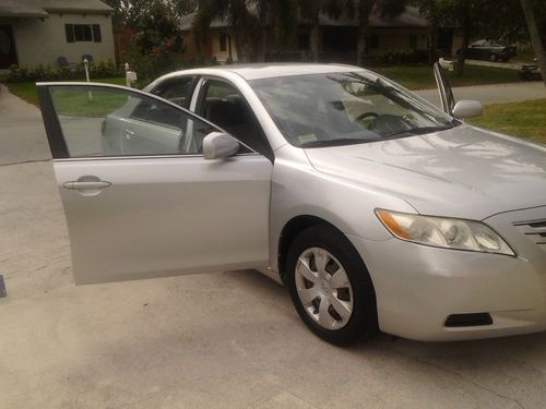 Camry le sedan 4-door 2.4l