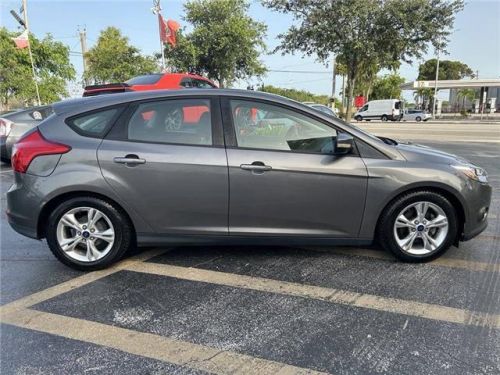 2014 ford focus se 4dr hatchback