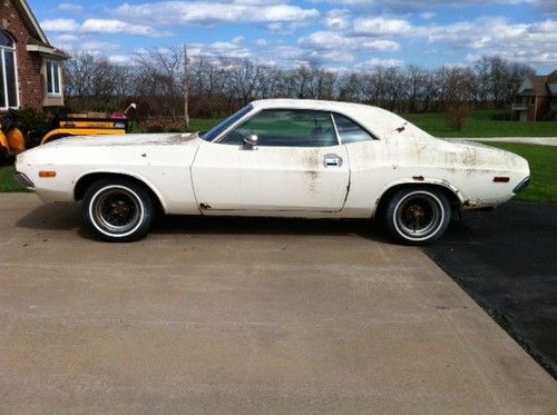 1972 dodge challenger base hardtop 2-door 5.2l