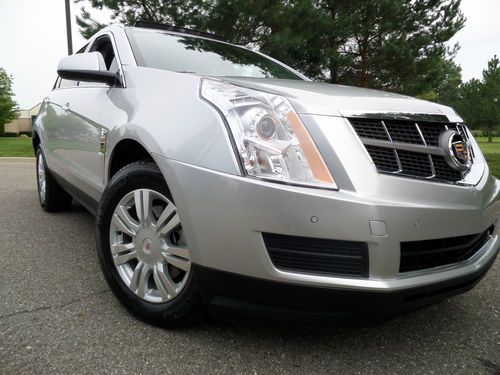 2012 cadillac srx/ no reserve/ navigation/ back up camera/ panoroof/ leather