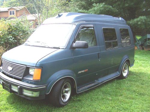 93 chevy astro high top van  v6 great gas mileage camper rear bed rebuilt trans