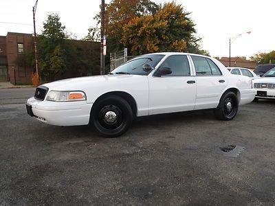 White p71 ex police 113k miles pw pl psts cruise nice