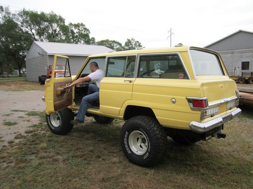 73 huge lifted jeep wagoneer