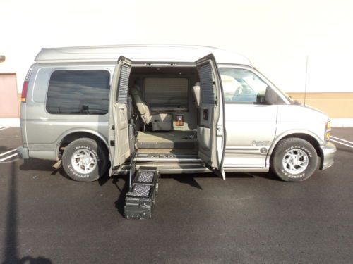 2001 chevrolet express explorer handicap tv/vcr hightop conversion no reserve!