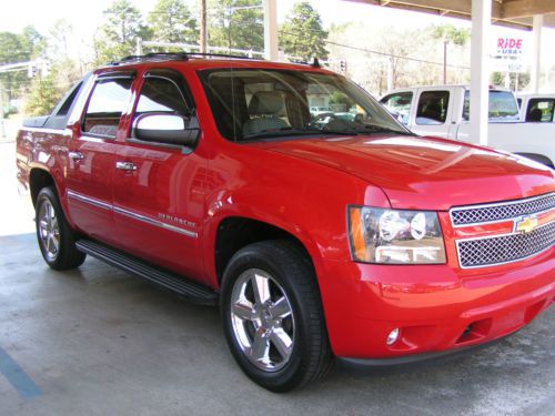 2011 chevrolet avalanche ltz crew cab 4wd , nav , heat / ac seats