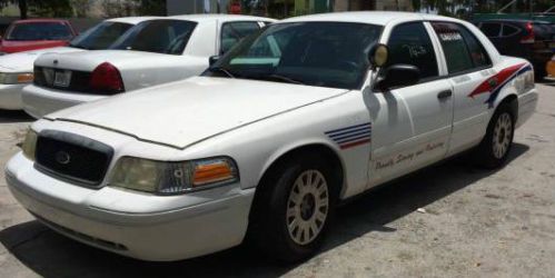 2004 ford crown victoria police interceptor sedan 4-door