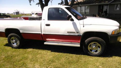 1995 dodge ram 1500 custom standard cab pickup 2-door 5.9l