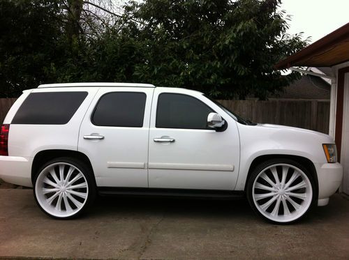 2007 chevrolet tahoe custom white on 28s.tvs.