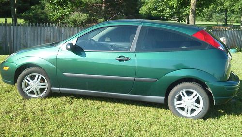 Gas saver! 2001 ford focus zx3 - 2 door hatchback - 5 speed - new tires