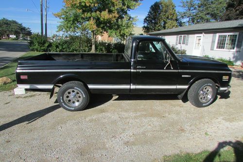 !972 chevrolet  3/4 ton cheyenne. (little rust) new wheels and tires.