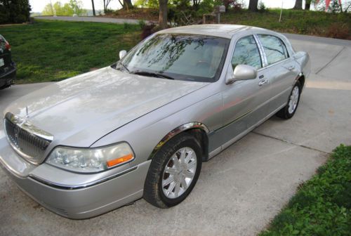 2006 lincoln town car signature only 31,500 miles, perfect for livery business