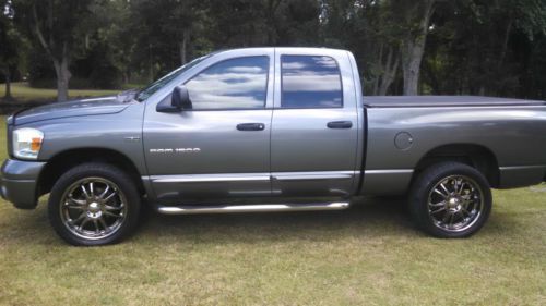 2007 dodge ram 1500 4x4 quad cab w/ a hemi in excellent condition