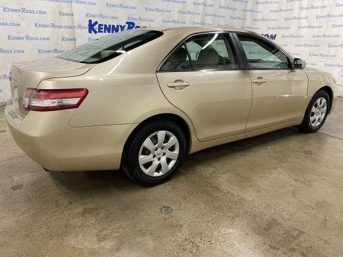 2011 toyota camry le