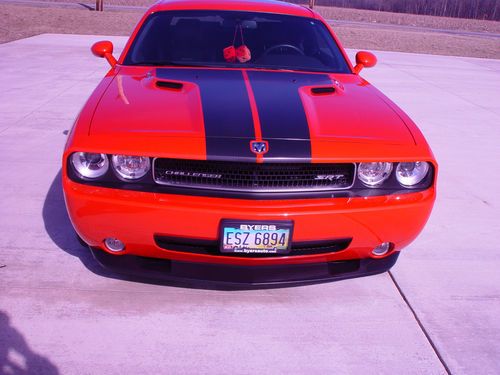 2008 dodge challenger srt8 coupe 2-door 6.1l