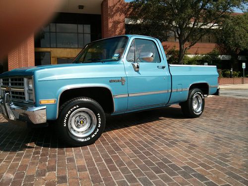 1987 chevrolet c-10 , r-10 , super clean short bed , fuel injection overdrive