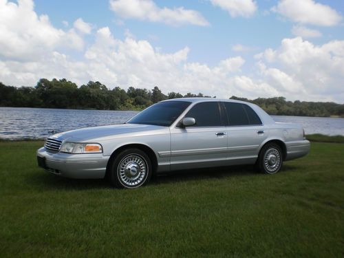 1998 crown victoria with only 47k miles! 1 owner - excellent condition in &amp; out!