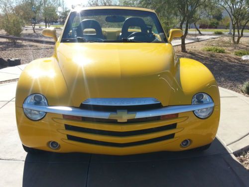 2004 chevrolet ssr base convertible 2-door 5.3l