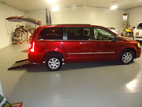 2011 chrysler town &amp; country touring wheelchair/handicap ramp van rear entry