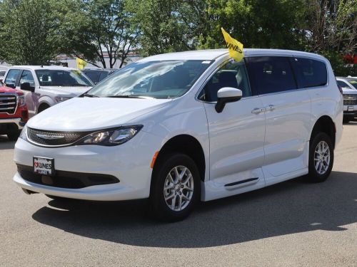 2023 chrysler voyager lx mobility