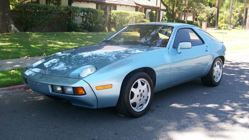 Collector quality porsche 928  rare minerva blue  california rust free 15k miles