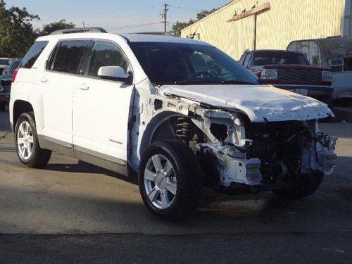 2013 gmc terrain damadge repairable rebuilder fixer like new only 8k miles runs!