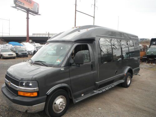 08 chevrolet express turtle top bus limousine bus 29000 miles 15 passenger bus