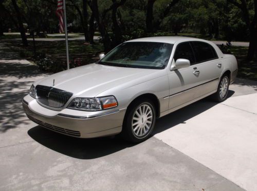 2004 lincoln town car signature sedan 4-door 4.6l