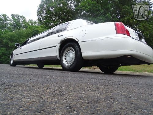 2001 lincoln town car executive limo