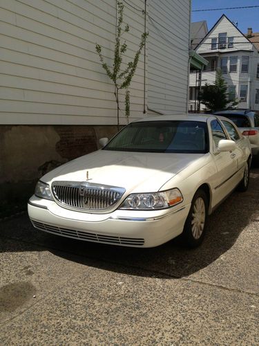 2003 lincoln town car executive sedan 4-door 4.6l