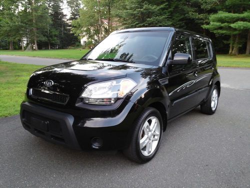 2010 kia soul plus wagon, 16" alloys, 5 speed  manual, 30 mpg, 83k