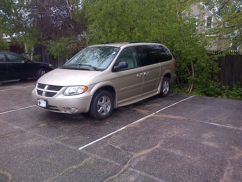 2005 dodge handicap van low low miles looks new