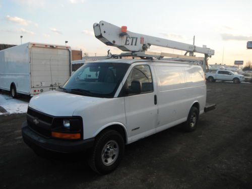 05 chevrolet express bucket trcuk eti versa lift 105000 miles runs perfect