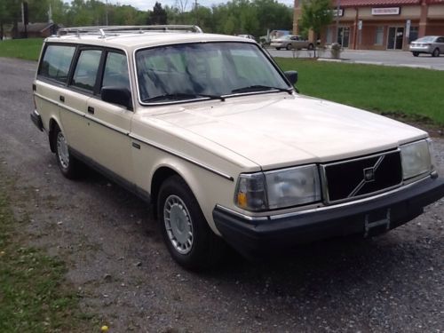 Nice 240 wagon auto rust free maryland inspected 150 k miles ac just serviced