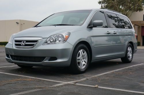 Handicap van wheel chair access honda odyssey ex 3.5 only 11k miles loaed