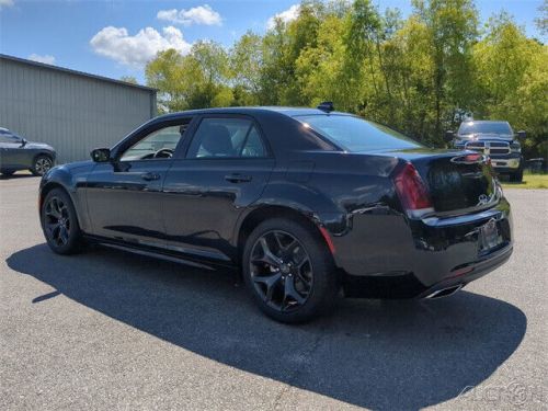 2023 chrysler 300 series touring