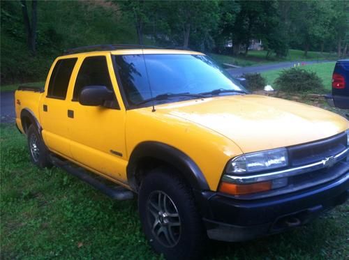 2002 chevrolet s10 zr5 crew cab pickup 4-door 4.3l 4x4 for parts or restoratrion