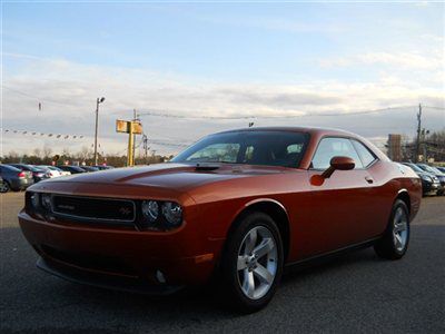 We finance! r/t 5.7l hemi v8 lthr only 7k 1owner no accidents carfax certified!