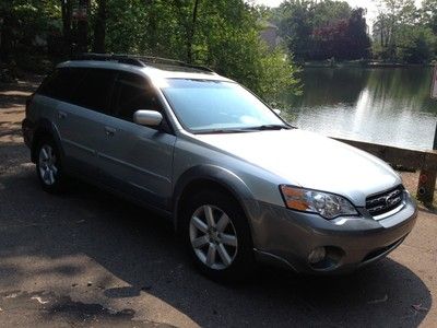 2006 subaru legacy wagon outback 2.5i  limited loaded leather awd garaged mint