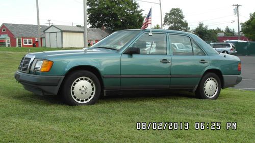 1989 mercedes benz 300e, excellent condition, never any rust! clean