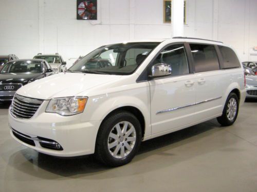 2011 town &amp; country touring l navi 2dvd carfax certified one florida owner