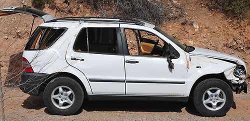 1998 mercedes benz ml320 **heavy rt. side damage** ?repairable? runs &amp; drives