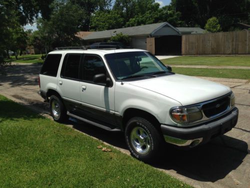 2000 white ford explorer xlt sport utility 4-door 4.0l v6