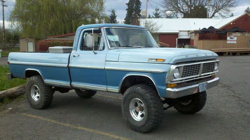 1970 Bed ford truck