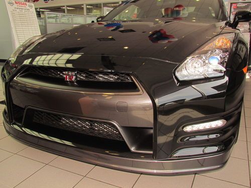 Brand new 2013 nissan gtr black edition