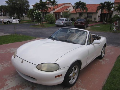 2000 mazda mx-5 miata white