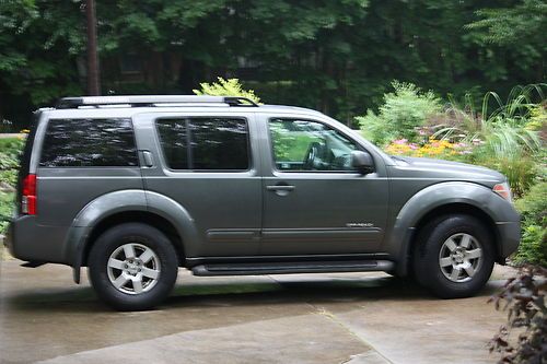 2005 nissan pathfinder se off-road suv*new transmission*carfax*low reserve*