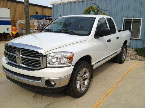 Dodge ram 1500 slt big horn quad cab